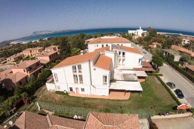 Hotel Al Faro Spiaggia La Cinta Santeodoro Сан-Теодоро Экстерьер фото